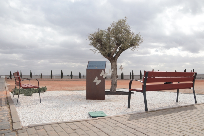 El Ayuntamiento de Manzanares crea un espacio en el cementerio para recordar a los bebés no nacidos