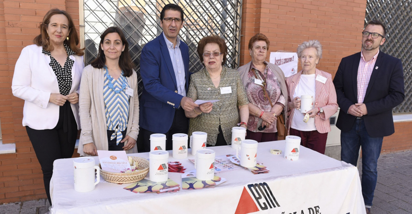 Caballero hace efectiva la colaboración de la Diputación con la Asociación de Esclerosis Múltiple 