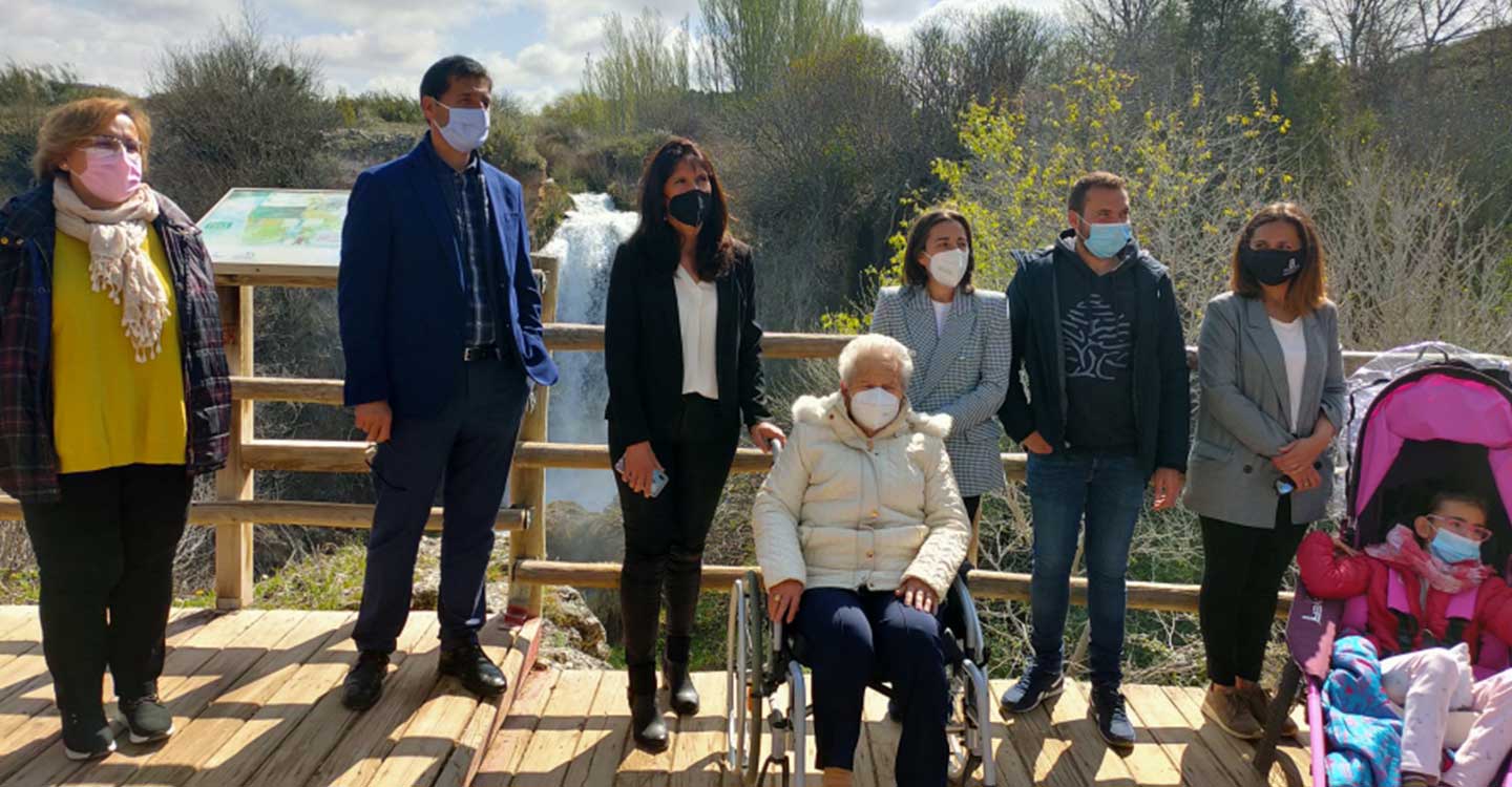 Caballero: “Esta pasarela accesible es el mejor ejemplo de un pequeña obra con presupuesto pequeño, pero que supone un gran cambio para muchas personas que son las que más nos importan” 