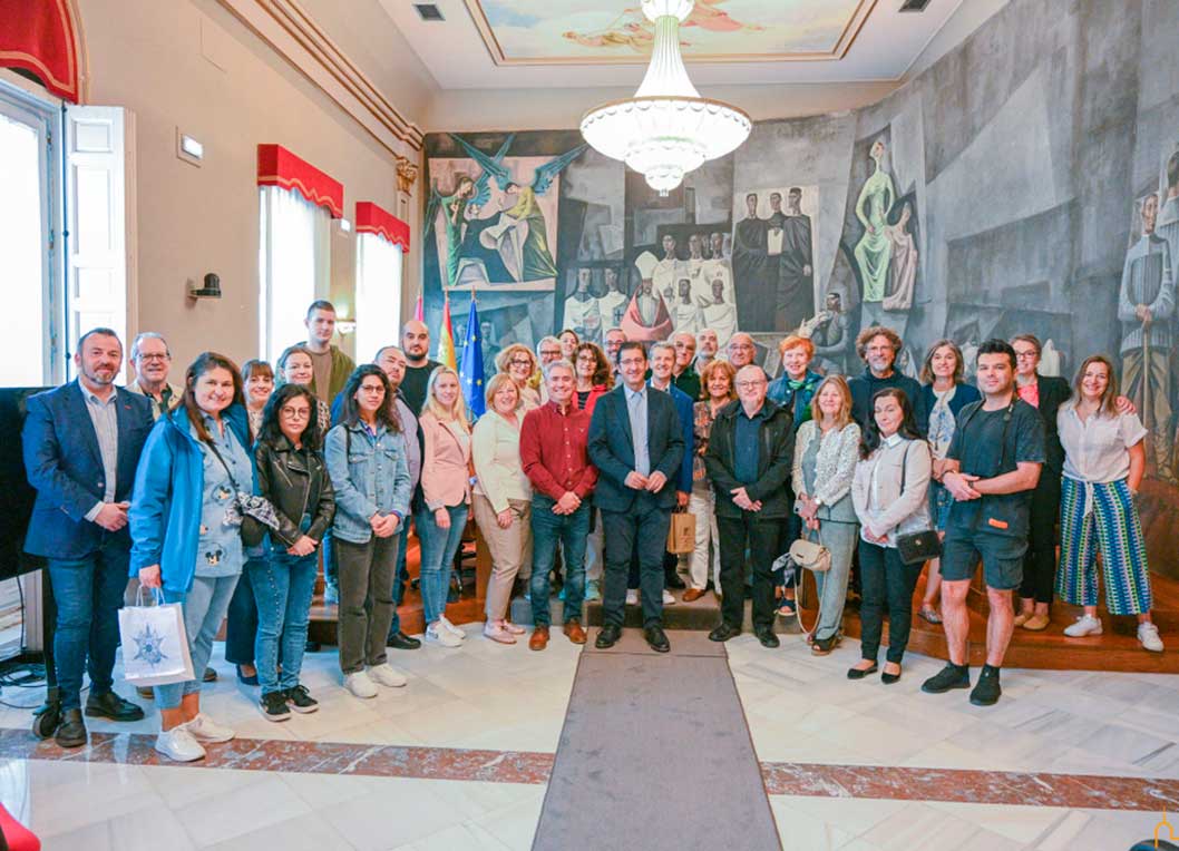  Caballero recibe a los integrantes del Erasmus Plus en el que ha participado durante tres años el Centro de Educación de Adultos Montes-Norte 