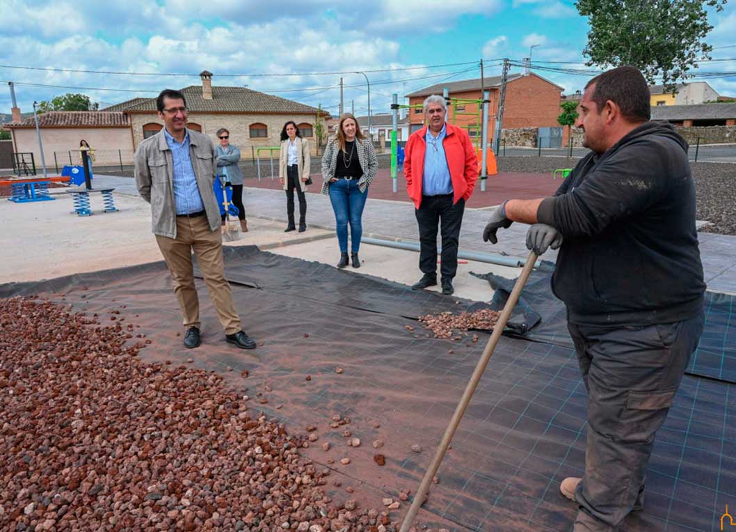  Caballero visita Retuerta del Bullaque y su pedanía Pueblonuevo para comprobar las mejoras que han experimentado estos últimos años 