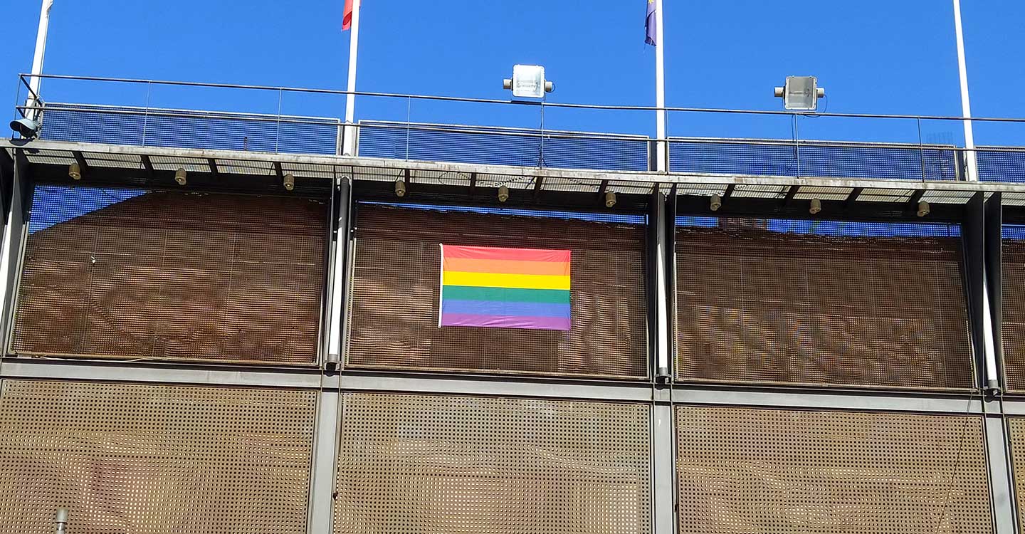 Campañas de reivindicación y bandera arco iris en Valdepeñas para el Día del Orgullo LGTBIQ