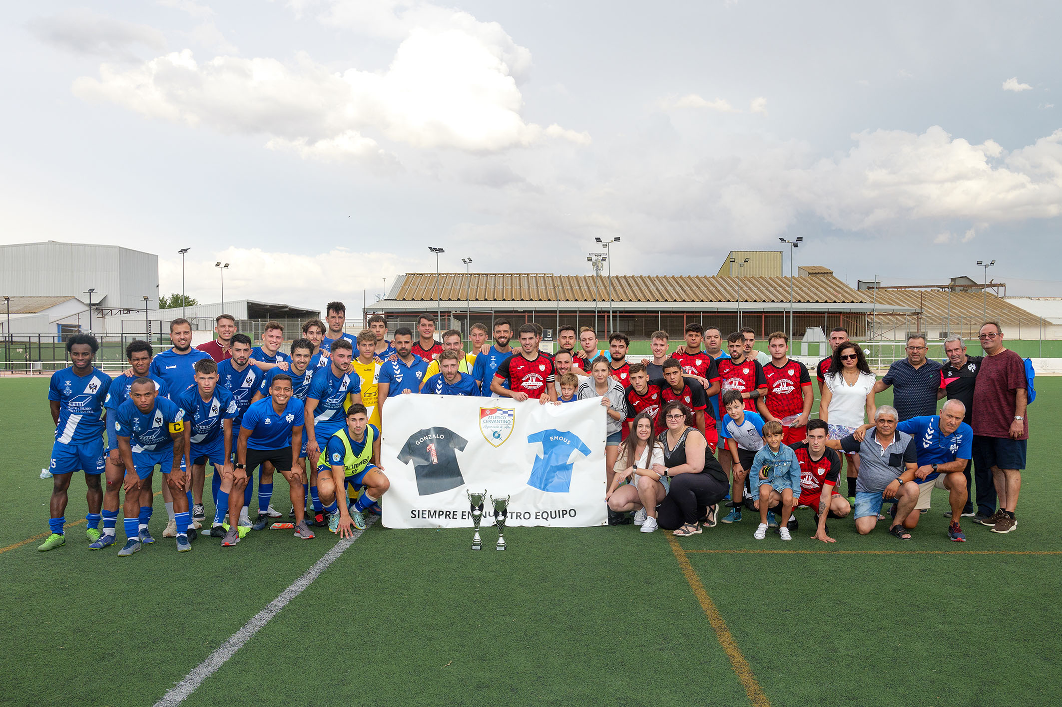 El Atlético Cervantino rindió homenaje a Gonzalo y a Emoús en el II Torneo de Feria en su recuerdo