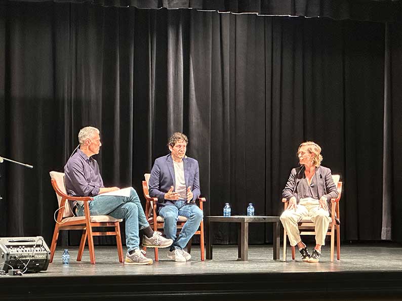 César Bona defiende la importancia de la escuela rural en Torralba de Calatrava