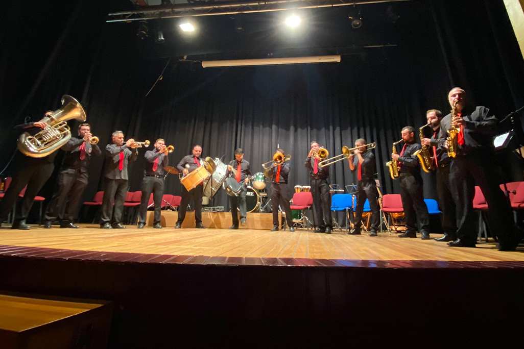 La Charanga ‘Los Mancheguitos’ y Amigos de la Música compartieron el concierto de Santa Cecilia