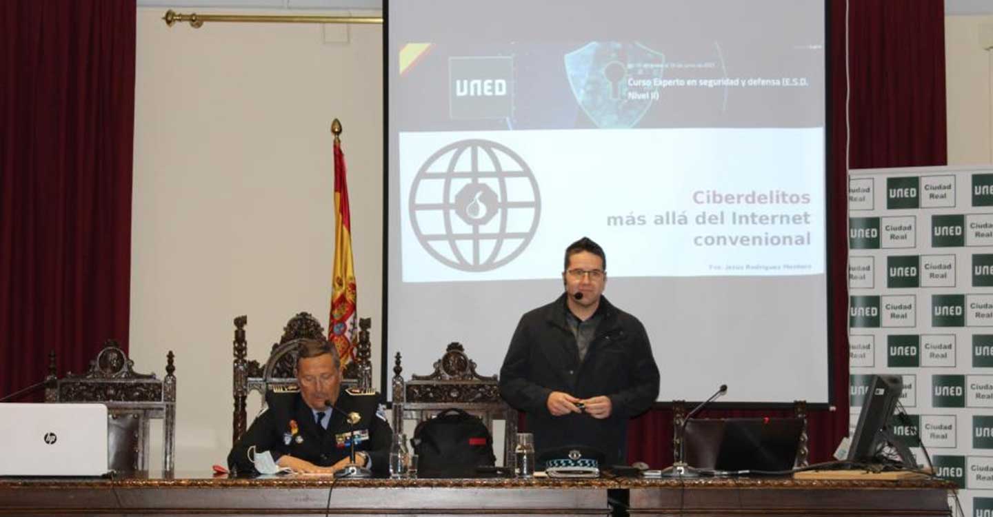 Los ciberdelitos más allá del internet convencional han sido objetivo de debate en la UNED