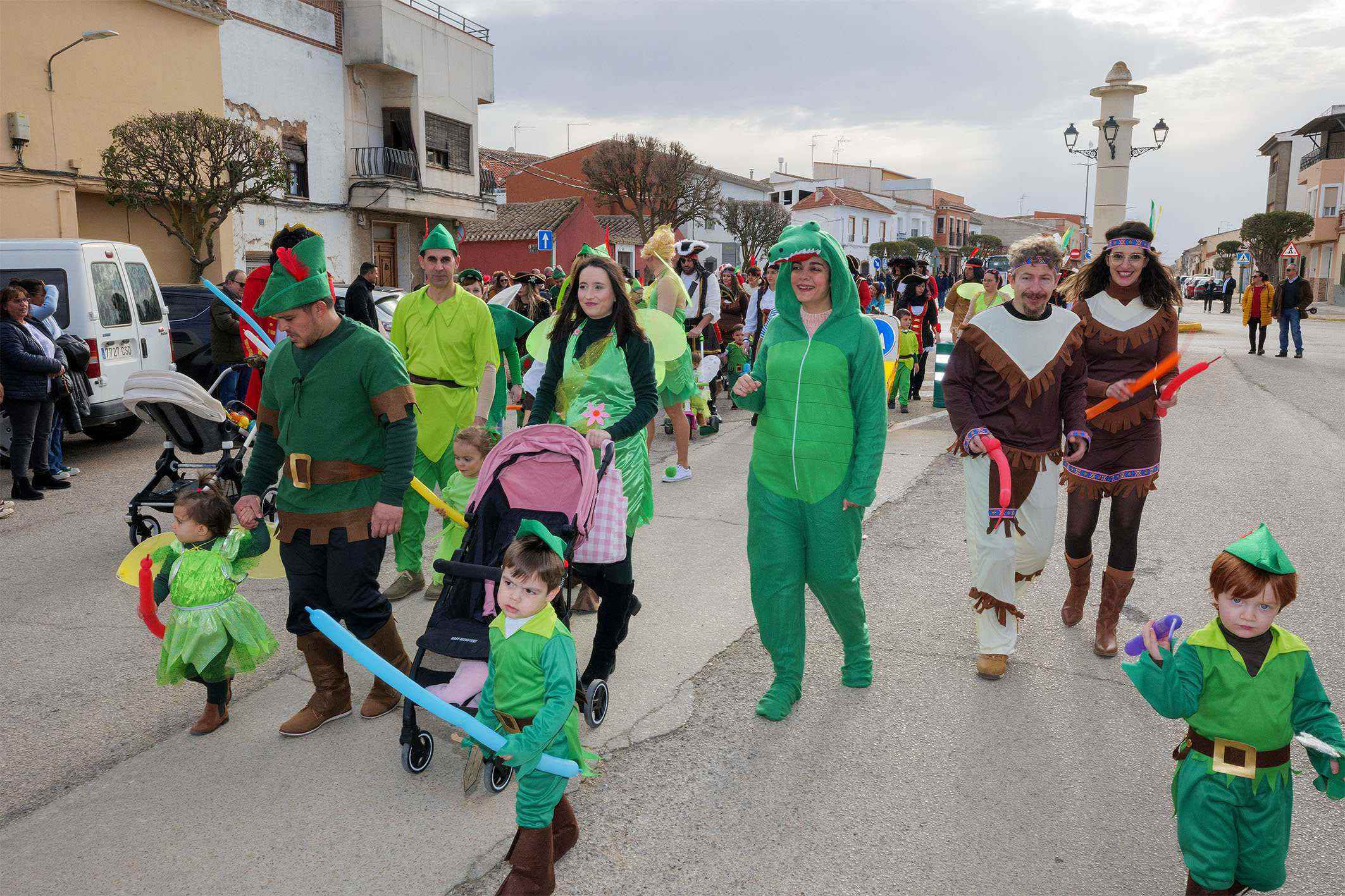 Los centros educativos de Argamasilla de Alba deslumbran en el Gran Desfile de Comparsas Infantiles