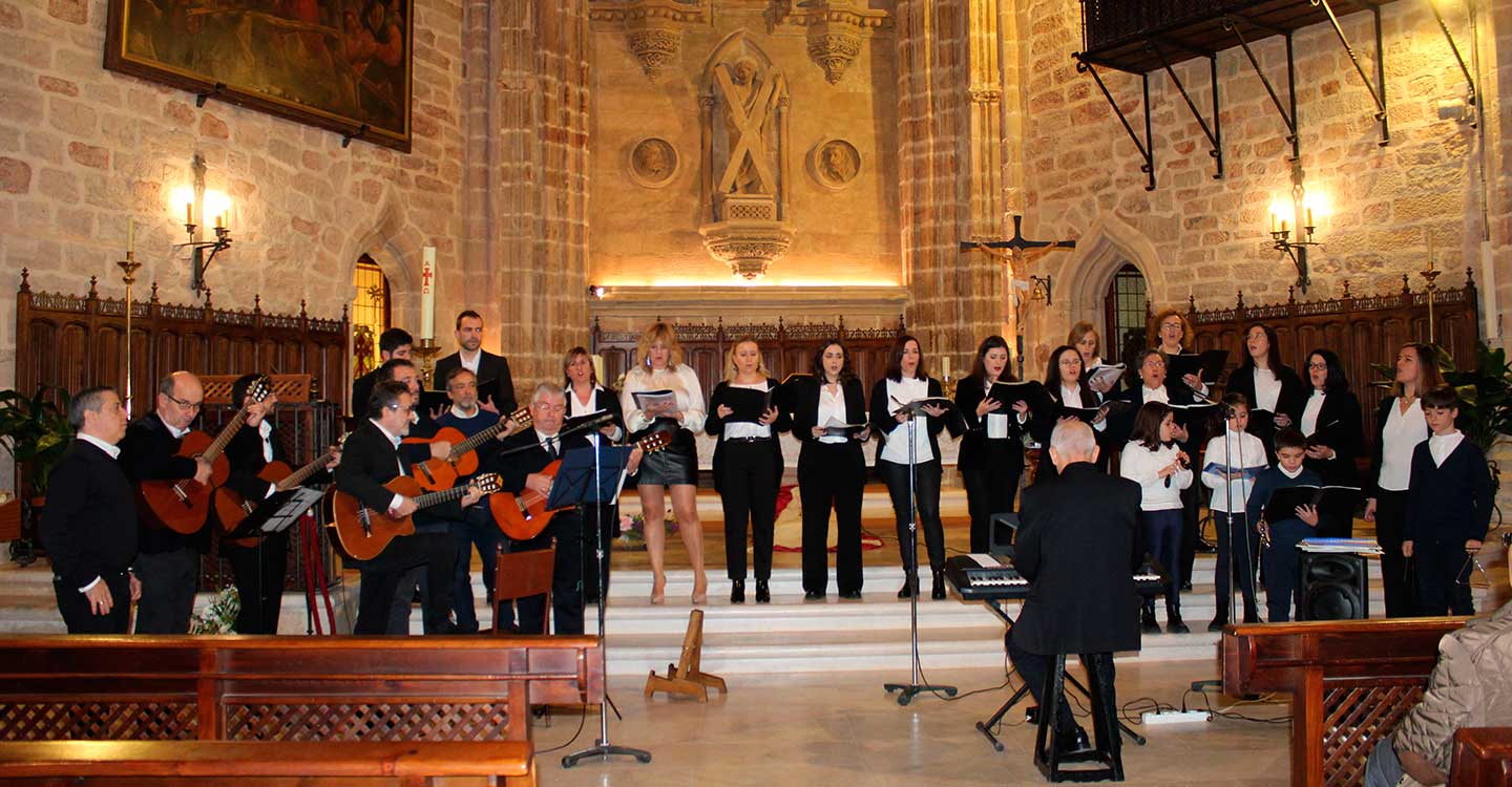 El Coro Parroquial de San Andrés volvió a despedir el año con villancicos populares y folclóricos en su tradicional concierto de Navidad