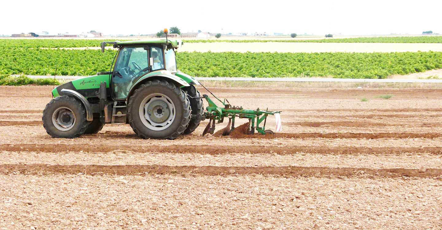 El Concurso de Arada con Tractor tendrá convocatoria local y especial juvenil