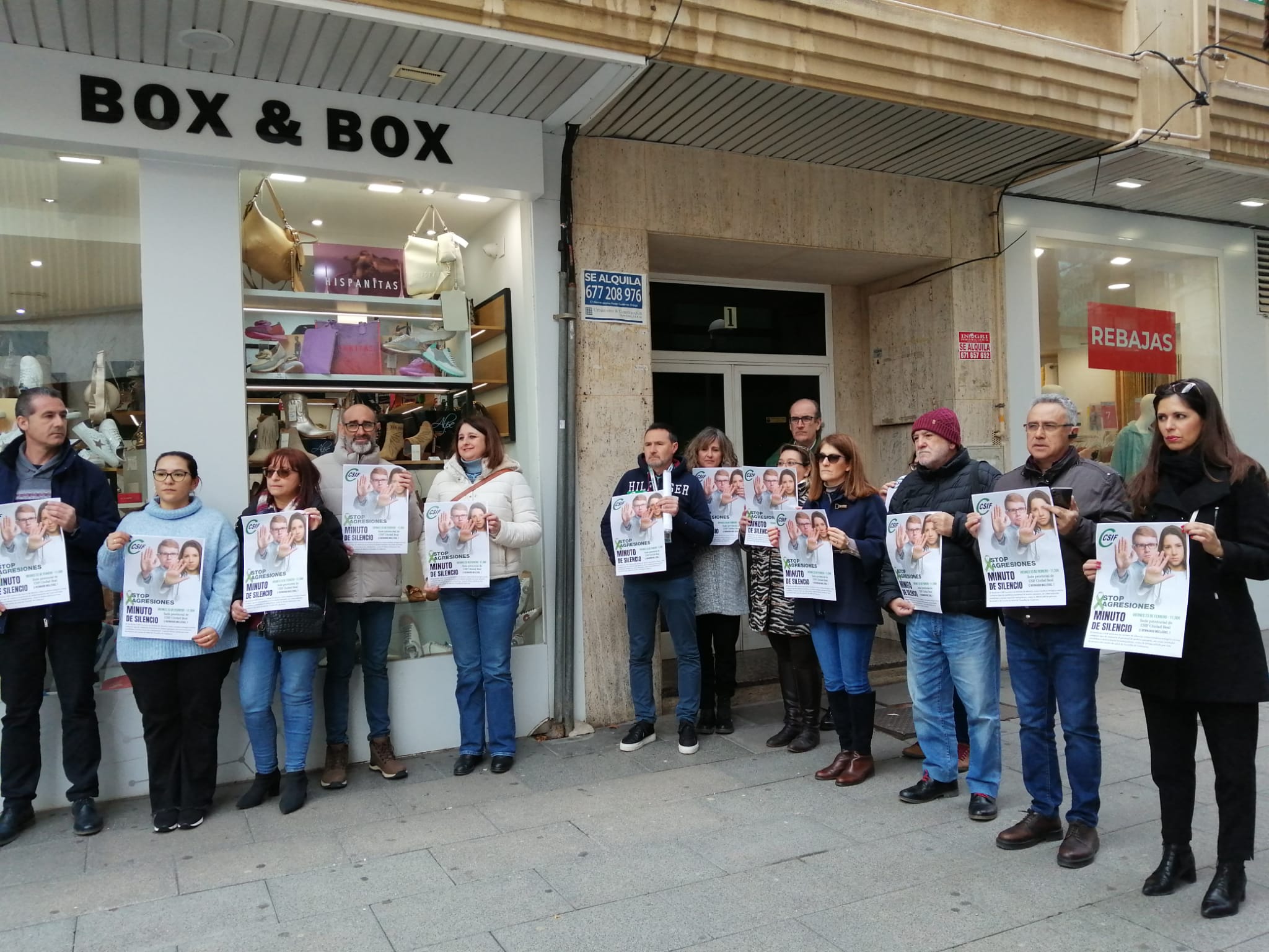 Representantes de CSIF guardan un minuto de silencio como repulsa a la última agresión racista y xenófoba sufrida por una médica en Torralba de Calatrava 