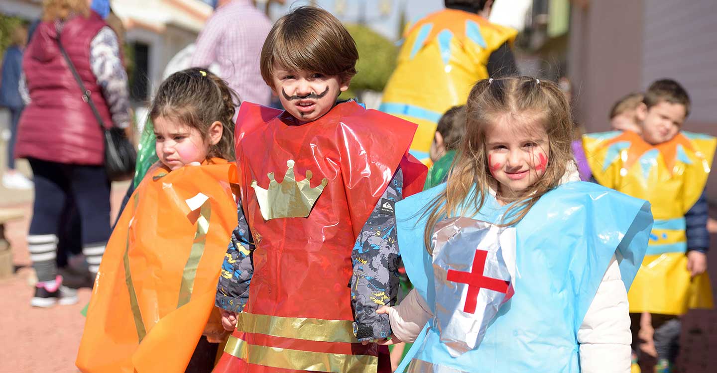 La Escuela Infantil se trasladó a la Edad Media en su tradicional desfile de carnaval