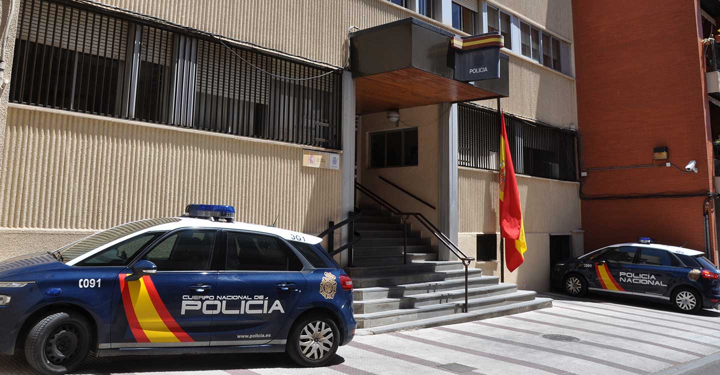 La Policía Nacional detiene al autor del incendio que acabó calcinando cuatro vehículos en Puertollano