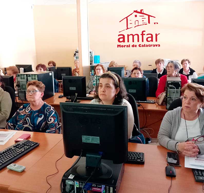 AMFAR apuesta por la digitalización de las mujeres rurales 