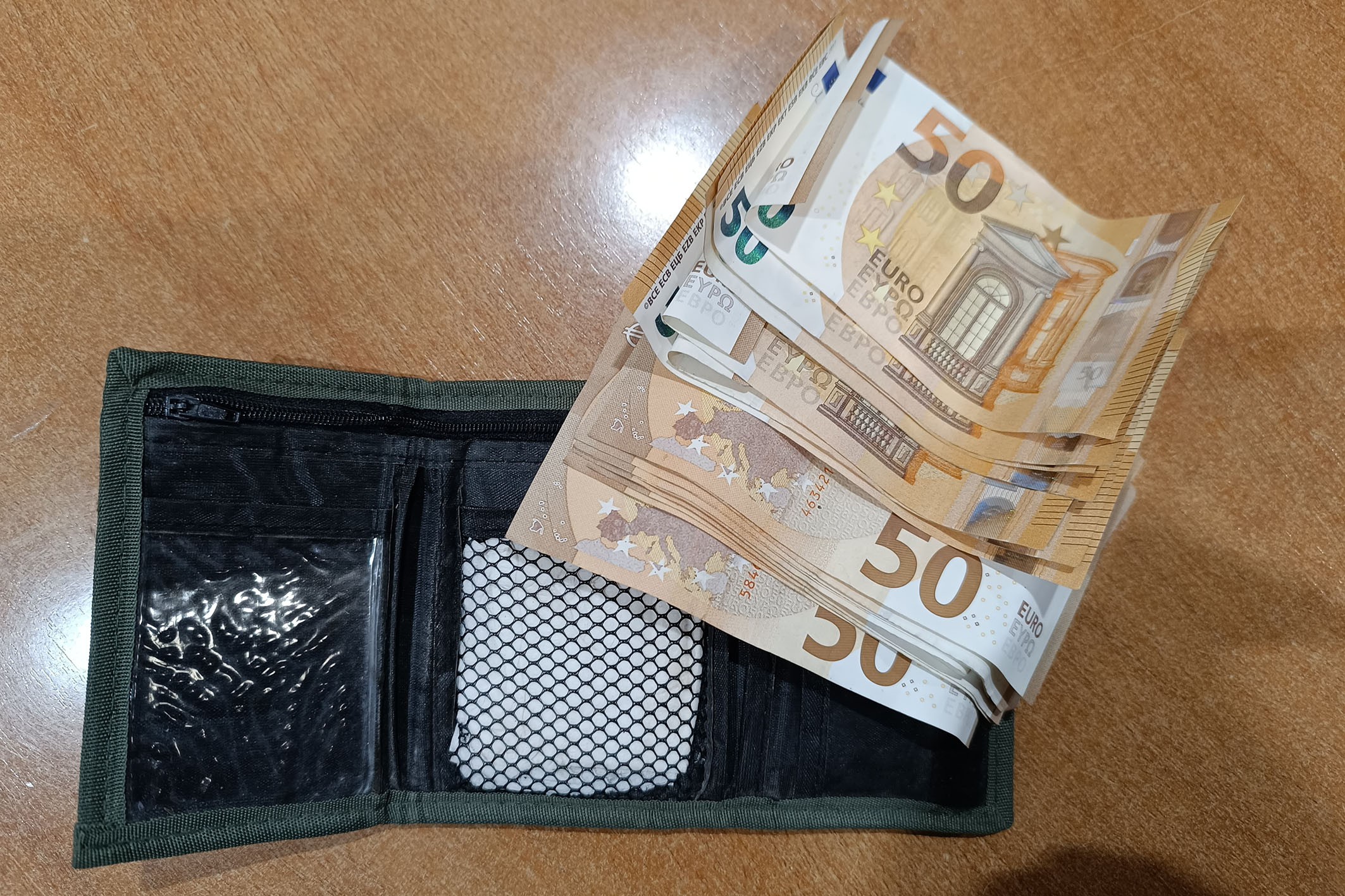 Ejemplar conducta ciudadana en Argamasilla de Alba: Un vecino devuelve una cartera con 860 euros