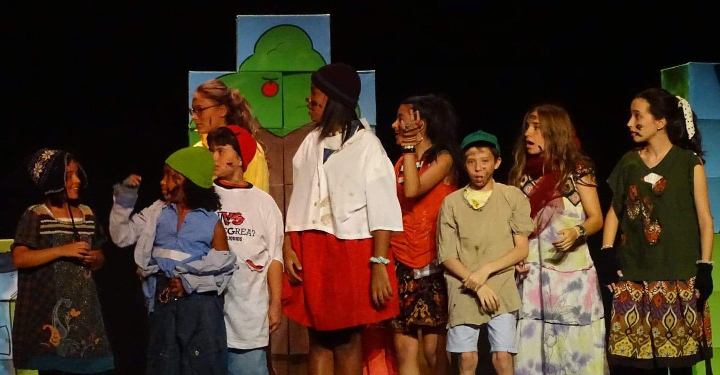El Festival de Teatro y Títeres de Torralba conciencia a los niños contra el acoso escolar con la obra ‘Safari’