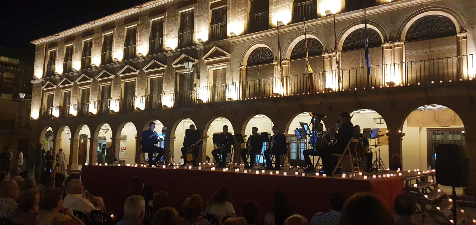Ensemble Carinfa Wind Band trae música y magia a Villanueva de los Infantes con su espectáculo ‘Nostalgia Musical’ a la luz de las velas
