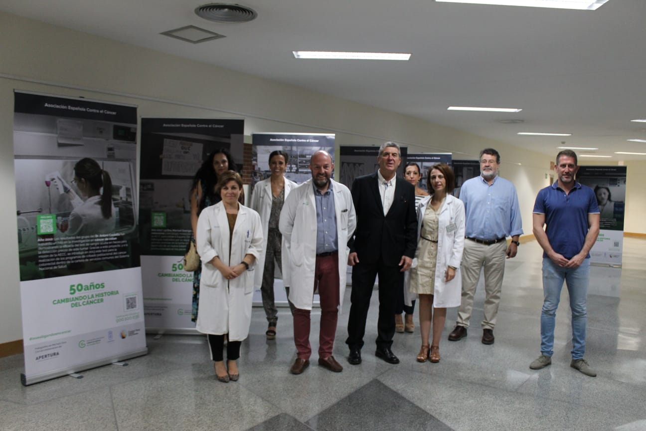 Exposición 50 aniversario investigación en cáncer en el HGUCR