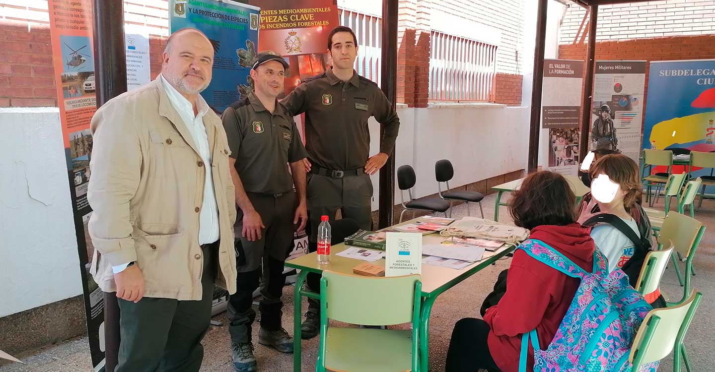 Fausto Marín participa en una jornada formativa dirigida a niños  y niñas de la comarca de los Montes y participa en Manzanares en la feria de las profesiones