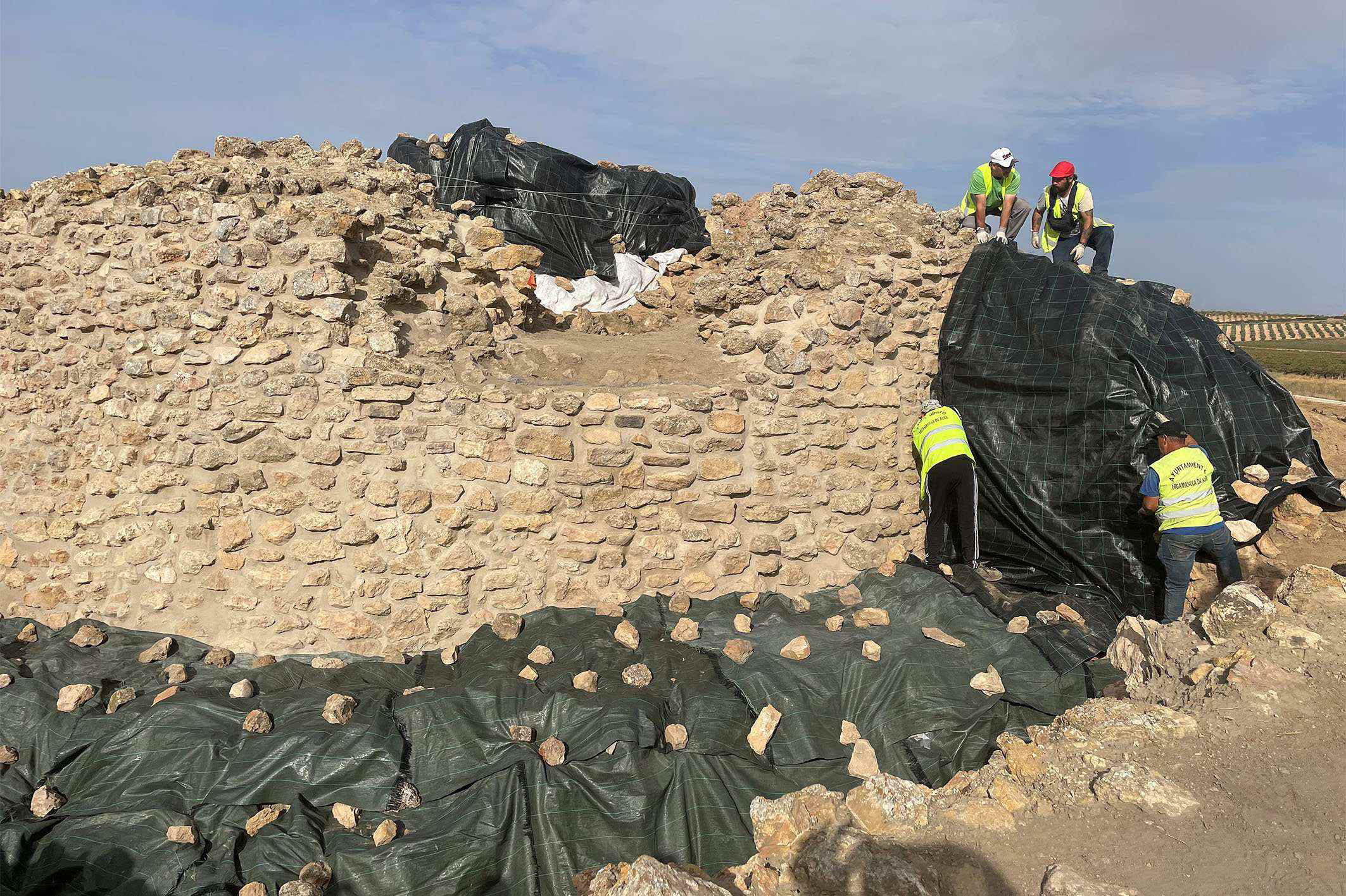 Finaliza la primera campaña para consolidar los muros de la motilla de El Retamar