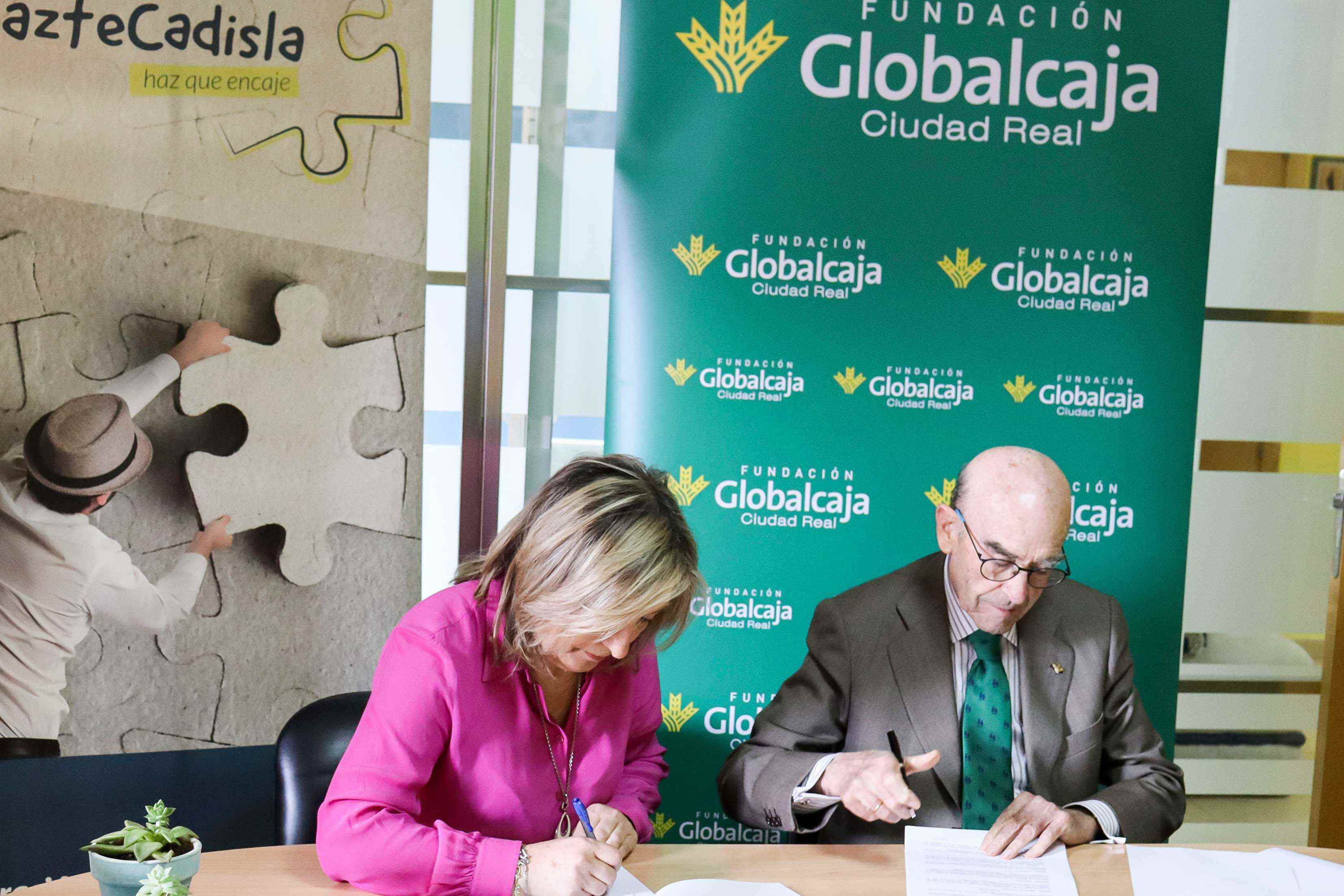 La Fundación Globalcaja Ciudad Real contribuye a equipar el Aula de Formación para el programa Emplea Verde de la Fundación Cadisla