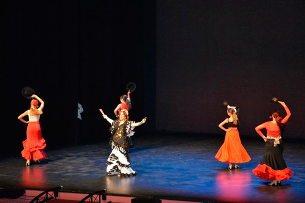 Éxito rotundo de la gala benéfica “Copla Real” organizada por Oretania CR en el Teatro Quijano de Ciudad Real