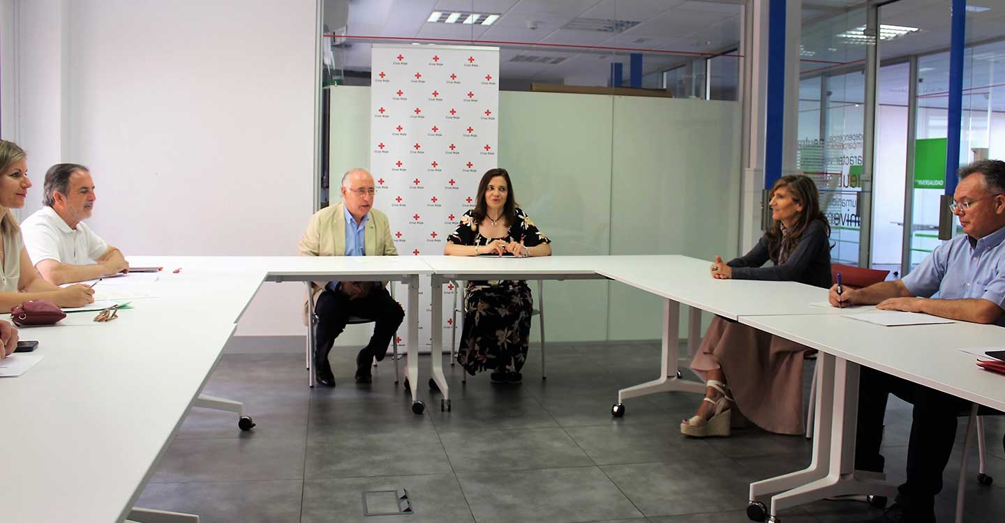 El Gobierno de Castilla-La Mancha y Cruz Roja Ciudad Real analizan el convenio por el que Ejecutivo regional destina 42.000 euros para la financiación de actuaciones en materia de emergencias