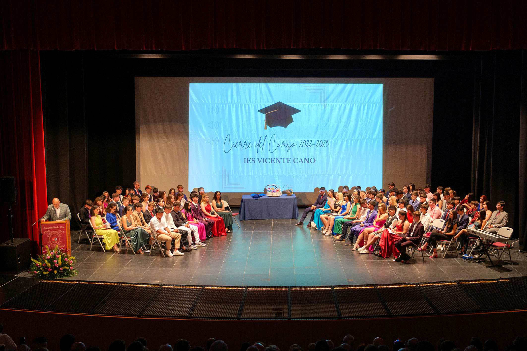 El IES Vicente Cano celebró el acto de graduación de los alumnos y alumnas de ESO, Bachillerato y FP