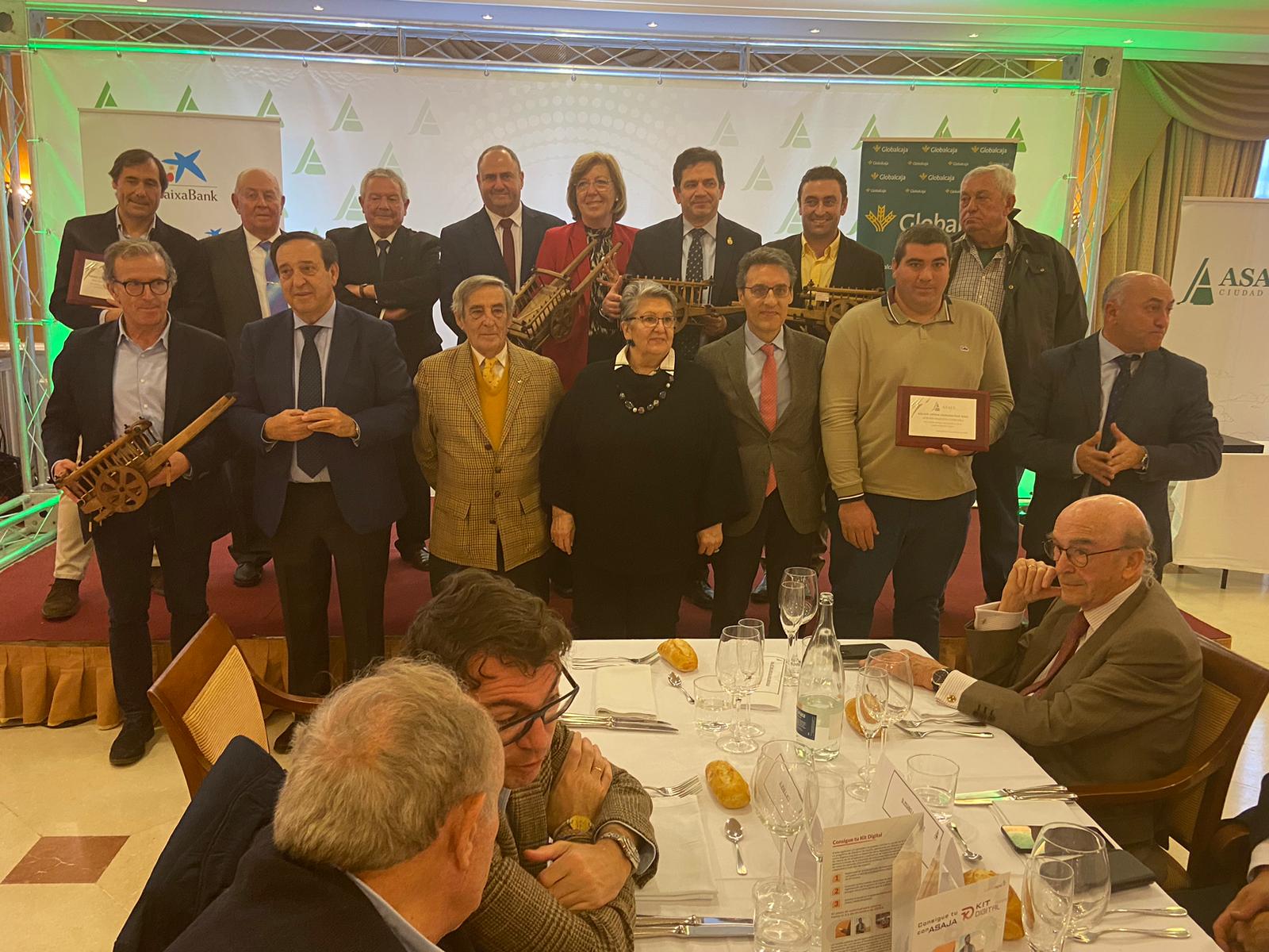 ASAJA Ciudad Real rinde un merecido homenaje a Araceli Olmedo y Fernando Villena en su comida de hermandad