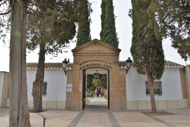 Detenidas dos personas en Daimiel por un delito contra la libertad de conciencia, sentimientos religiosos y respeto a los difuntos tras los hurtos en el cementerio de la localidad