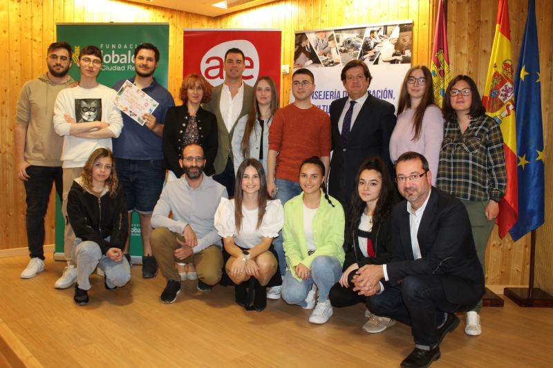 El IES Azuer de Manzanares gana el I Concurso Aula Pro Emprende de AJE Ciudad Real con su proyecto ‘Customizers’