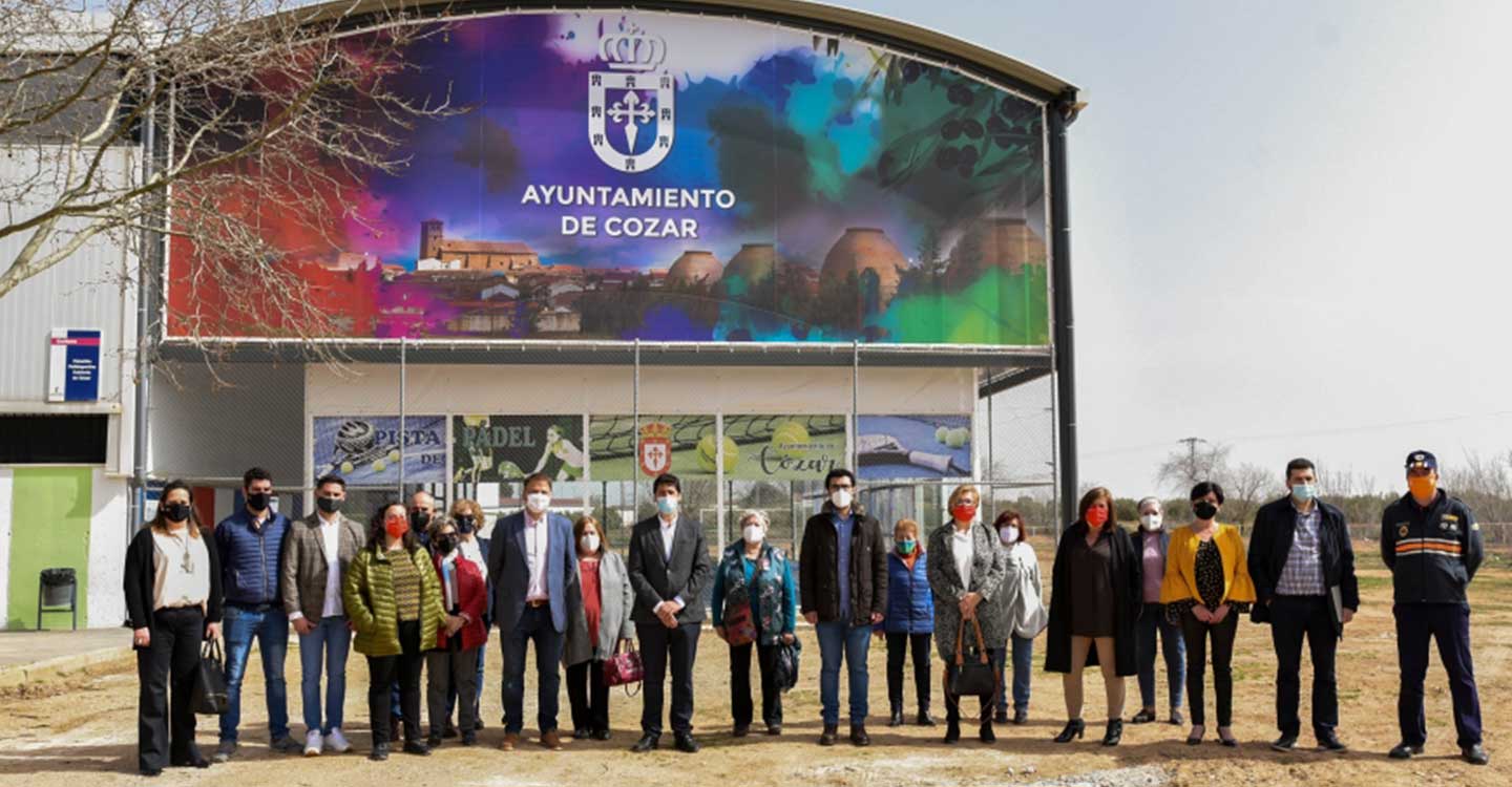  Inaugurada una pista de pádel cubierta y un velatorio en Cózar 