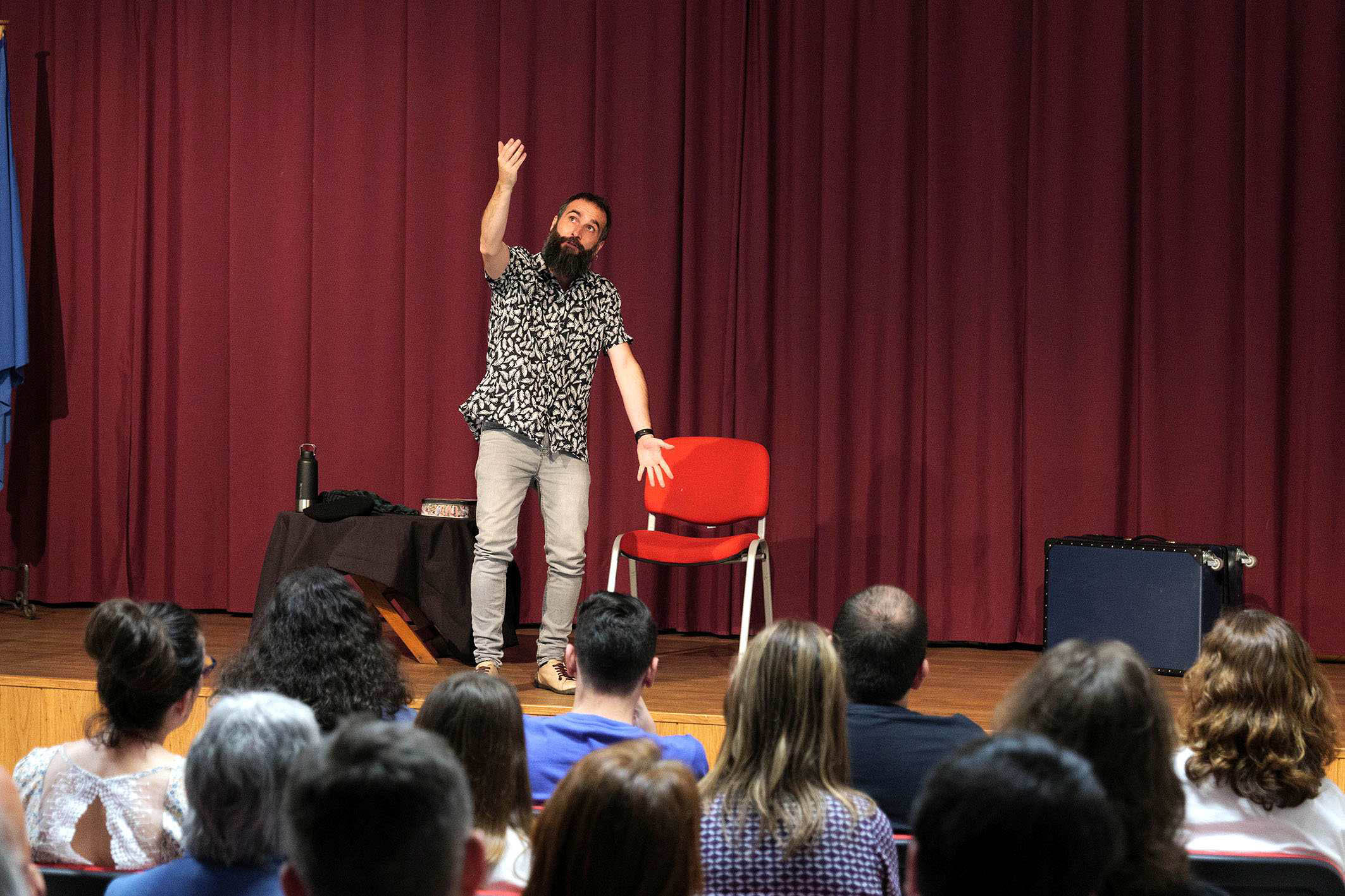 Juan Villén encandila al público con ‘Cuentos de niños para adultos’