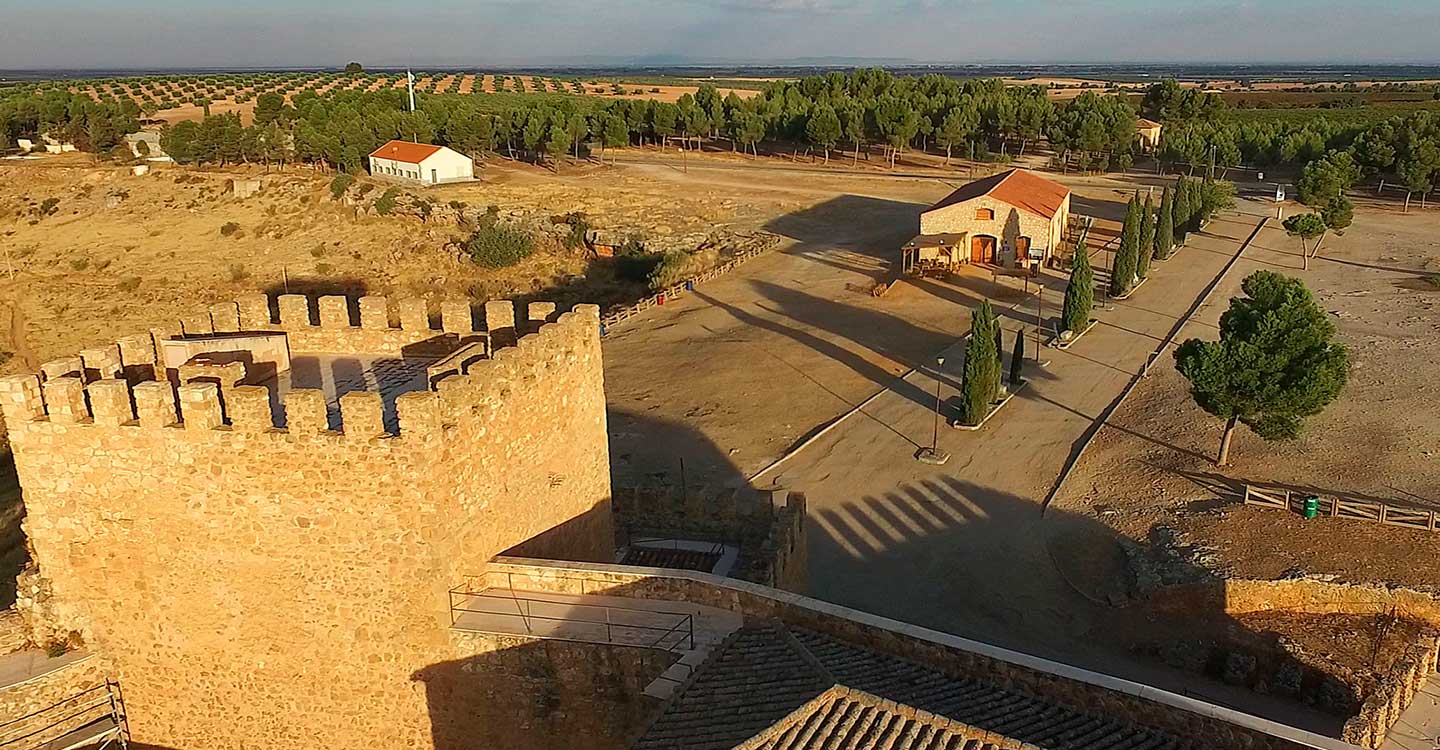 La Junta de Gobierno aprueba el proyecto para el estudio de impacto ambiental de la rehabilitación del entorno del castillo de Peñarroya