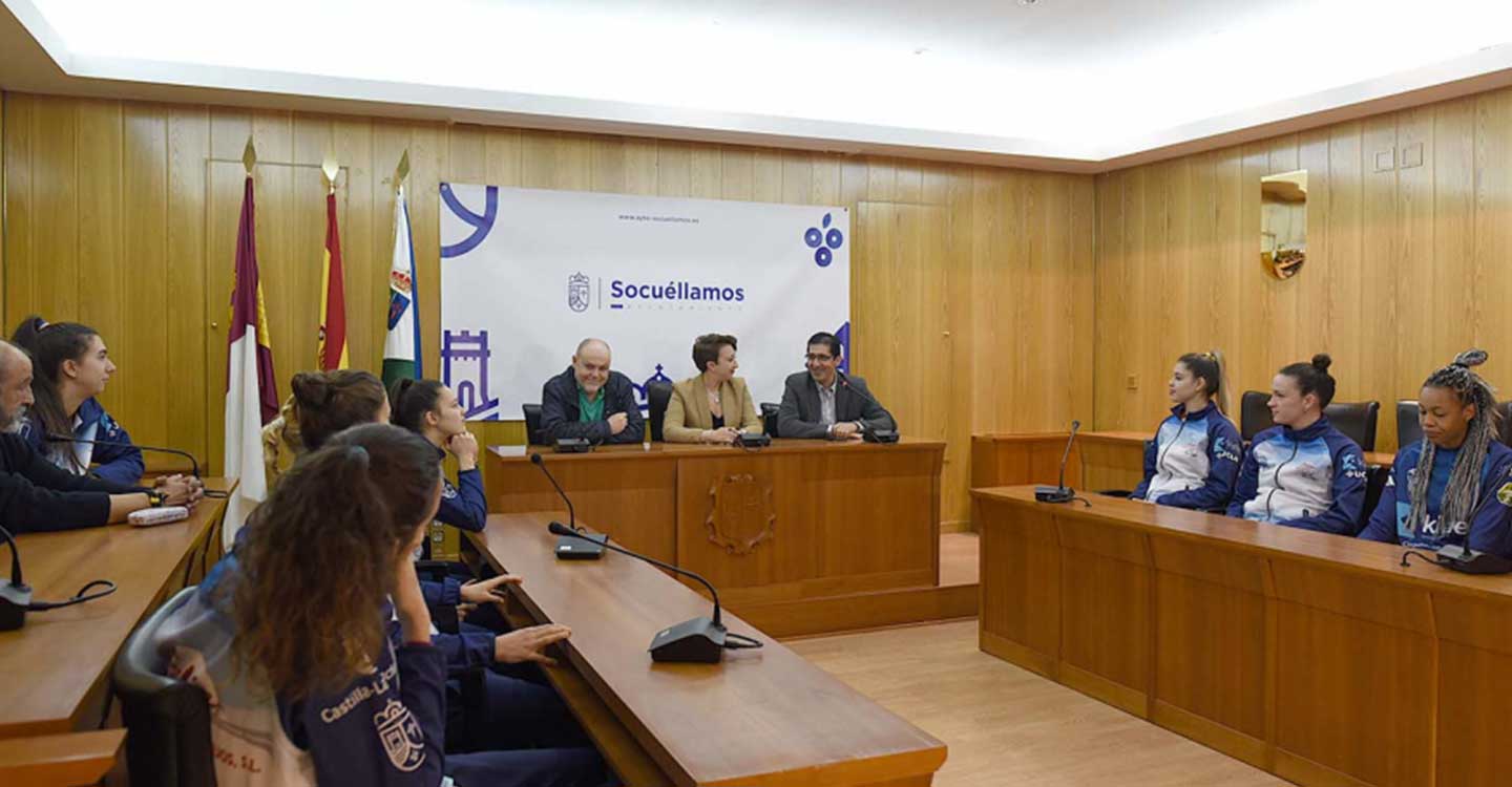 Las jugadoras del Club Voleibol Kiele Socuéllamos, VI Premio por la Igualdad de la Diputación de Ciudad Real 