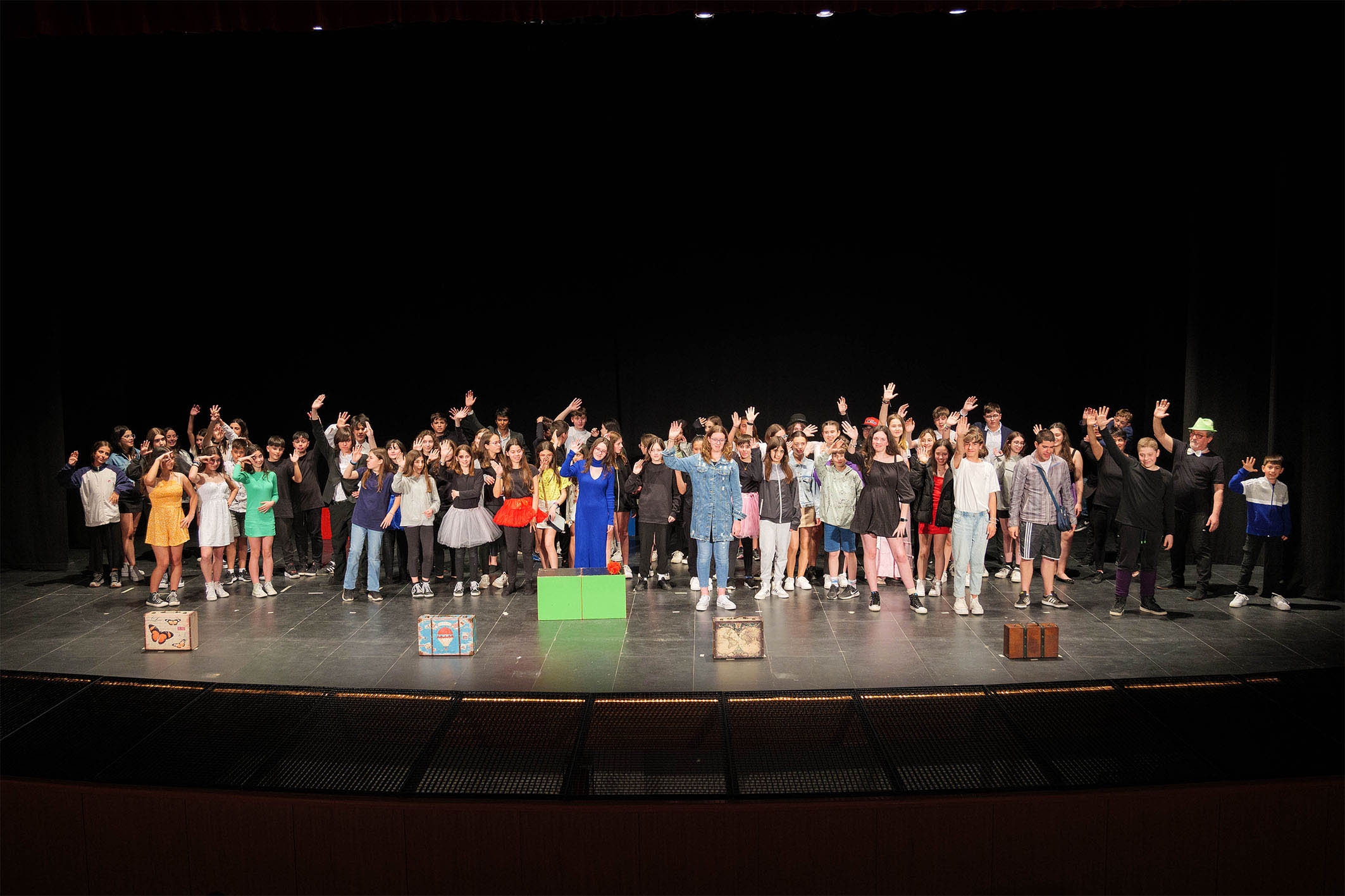 Una representación teatral hecha por adolescentes que reflexiona sobre los jóvenes en la sociedad actual ‘