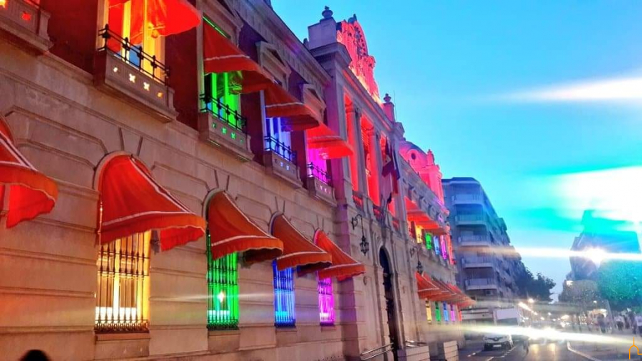  Iluminado hasta el domingo el Palacio de la Diputación con motivo del Día Internacional del Orgullo LGTBIQ+ 