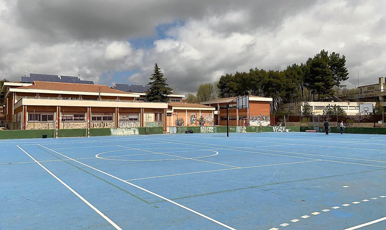 Licitadas por 235.000 euros las obras para techar una de las pistas polideportivas del IES “María Zambrano” de Alcázar de San Juan. 