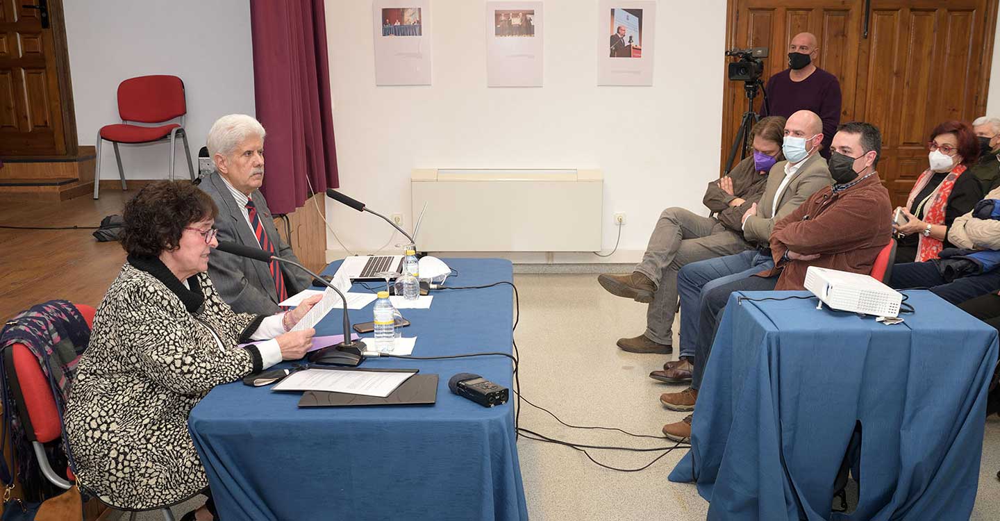 Numeroso público en el VIII Ciclo de Conferencias “El Magisterio de la Palabra”