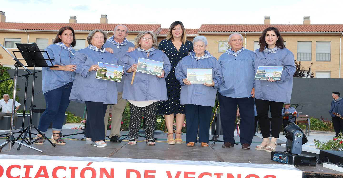 Reconocimiento de la Asociación de Vecinos 'San Blas' al Ayuntamiento de Manzanares por la reforma de la plaza de la calle Cuenca