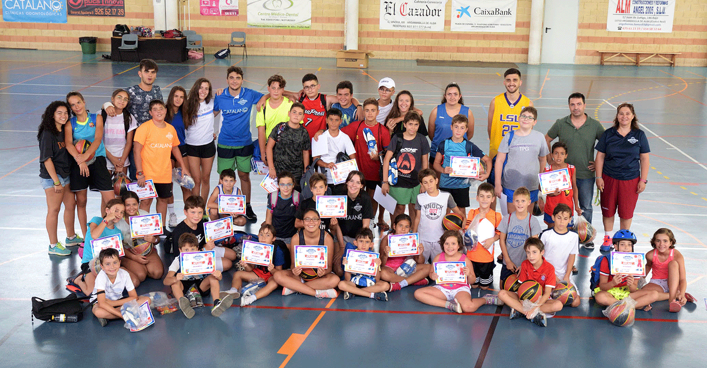 Más de una treintena de chicos y chicas han participado en el noveno campus del Club de Baloncesto Argamasilla