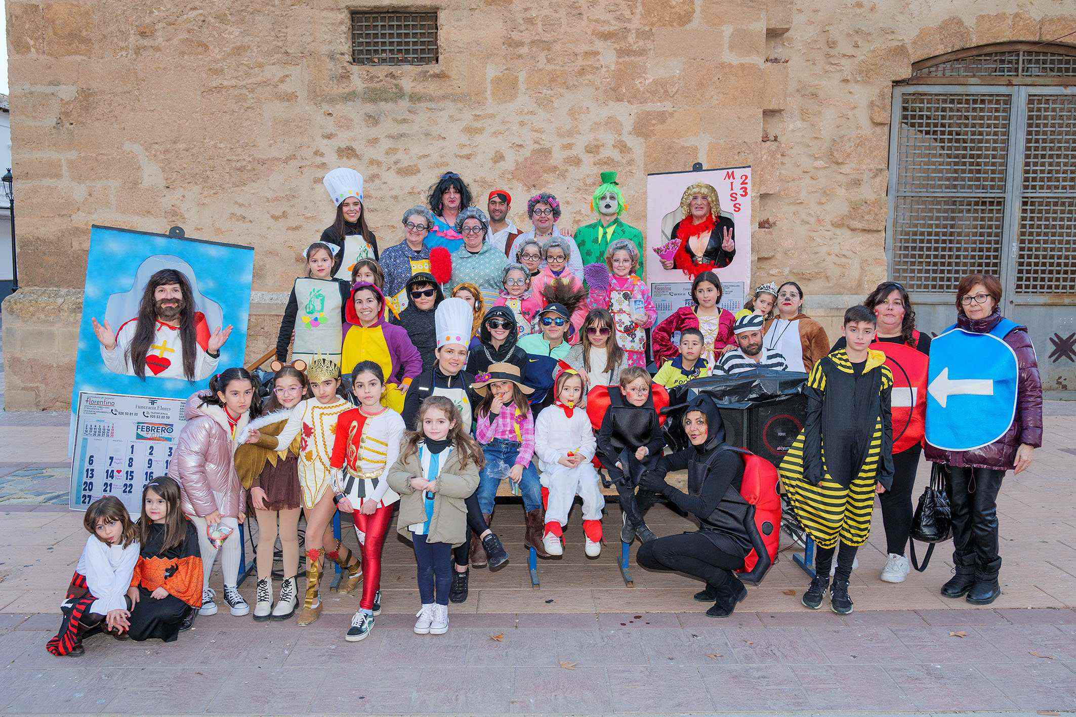 Mucha originalidad y creatividad en el Baile de la Máscara Callejera de Argamasilla de Alba