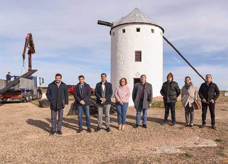  El molino Cariari de Campo de Criptana cuenta desde hoy con nuevas aspas y eje gracias a la Diputación y al Gobierno de Castilla-La Mancha