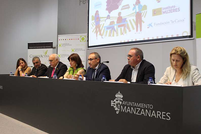 Mujeres cooperativistas de Castilla-La Mancha, Andalucía y Extremadura, en busca de sinergias para fomentar la presencia femenina en el sector agroalimentario