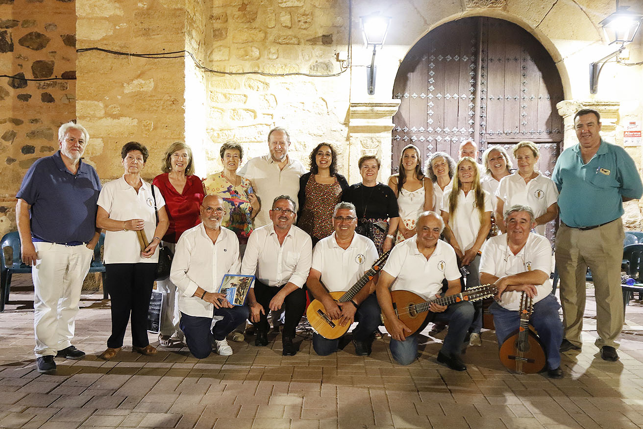 Magia y emoción en Granátula de Calatrava en una noche de poesía y música al amparo de la Iglesia Parroquial de Santa Ana