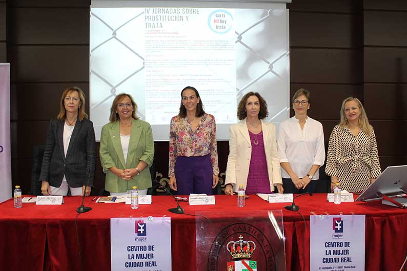 Carmen Olmedo asiste a la inauguración de las IV Jornadas sobre prostitución y trata organizadas por el Ayuntamiento de Ciudad Real