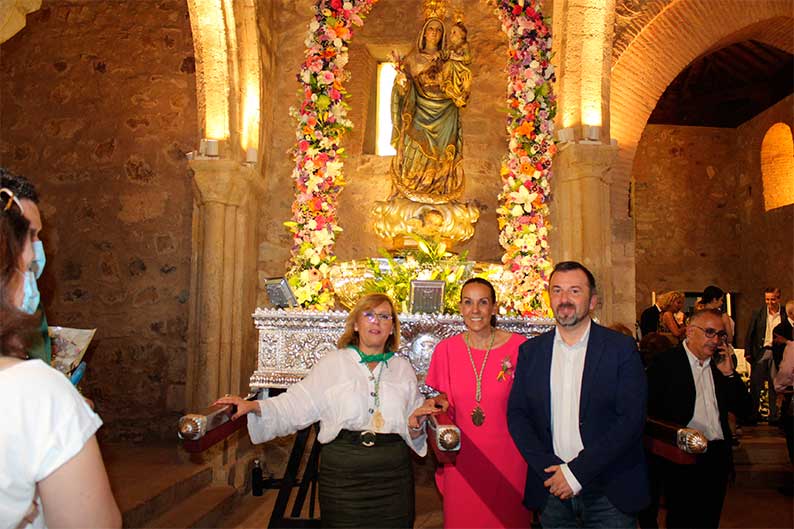 Carmen Olmedo participa en la misa y posterior procesión en honor a la Virgen de Alarcos