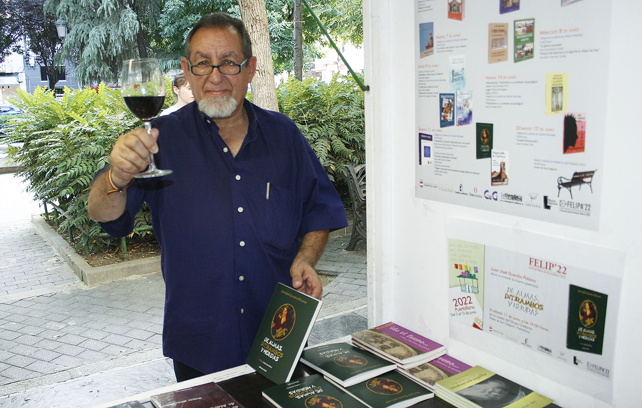 Juan José Guardia Polaino realizará un brindis con ditirambos de su último libro en la exposición “In vino veritas” de Raw Colectivo Fotográfico en Puertollano