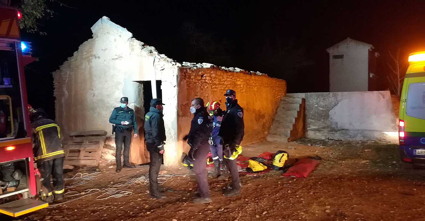 Rescatado un hombre tras precipitarse a un pozo en escalera abandonado