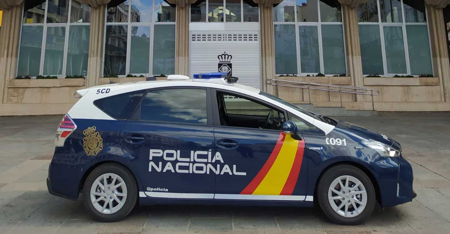 Un Policía Nacional y una Policía Local que estaban libres de servicio impiden un robo con violencia en un establecimiento