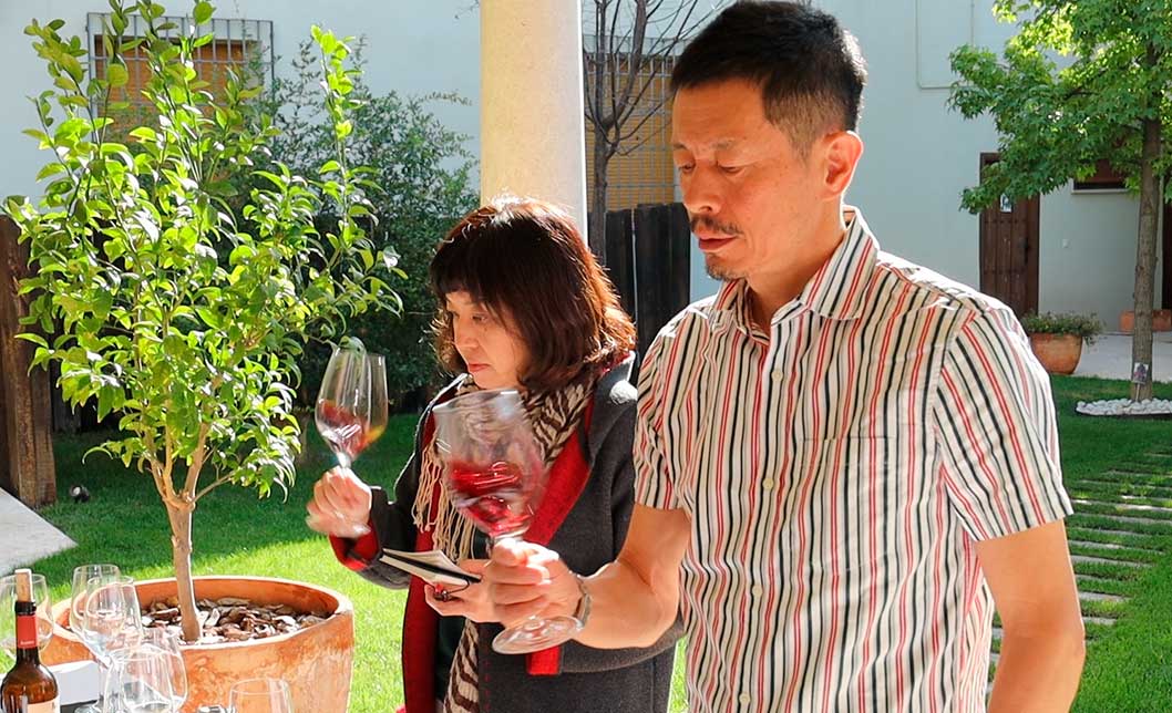 Prensa especializada de Japón se interesa por los vinos DO La Mancha.